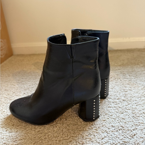 Elegant Black Ankle Boots - Picture 1 of 3